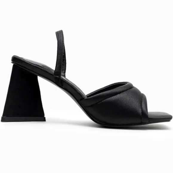NWOT Nasty Gal Black Chunky Heels - Picture 1 of 3
